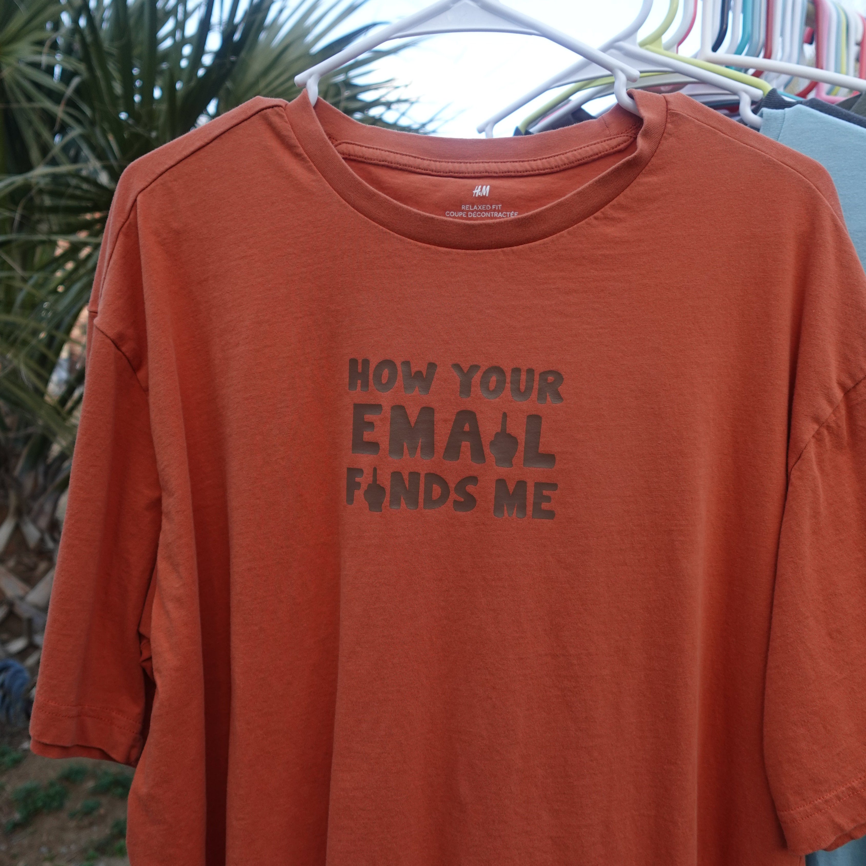 HOW YOUR EMAIL FINDS ME | T-SHIRT