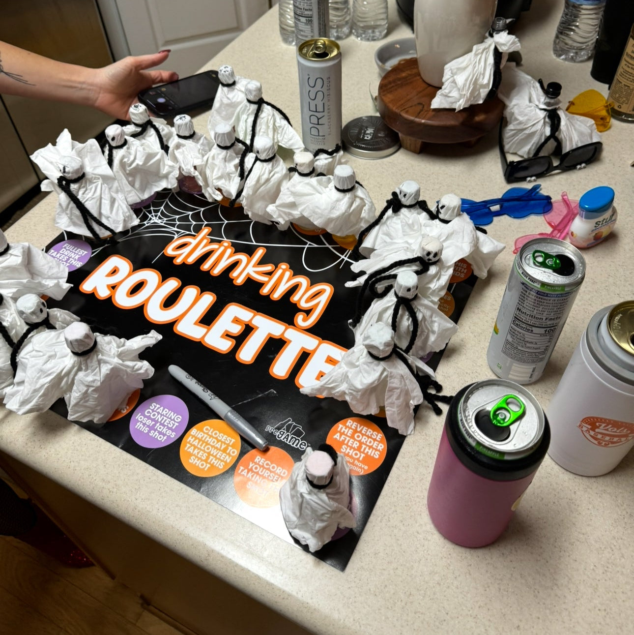 HALLOWEEN DRINKING ROULETTE | Shots & Challenges