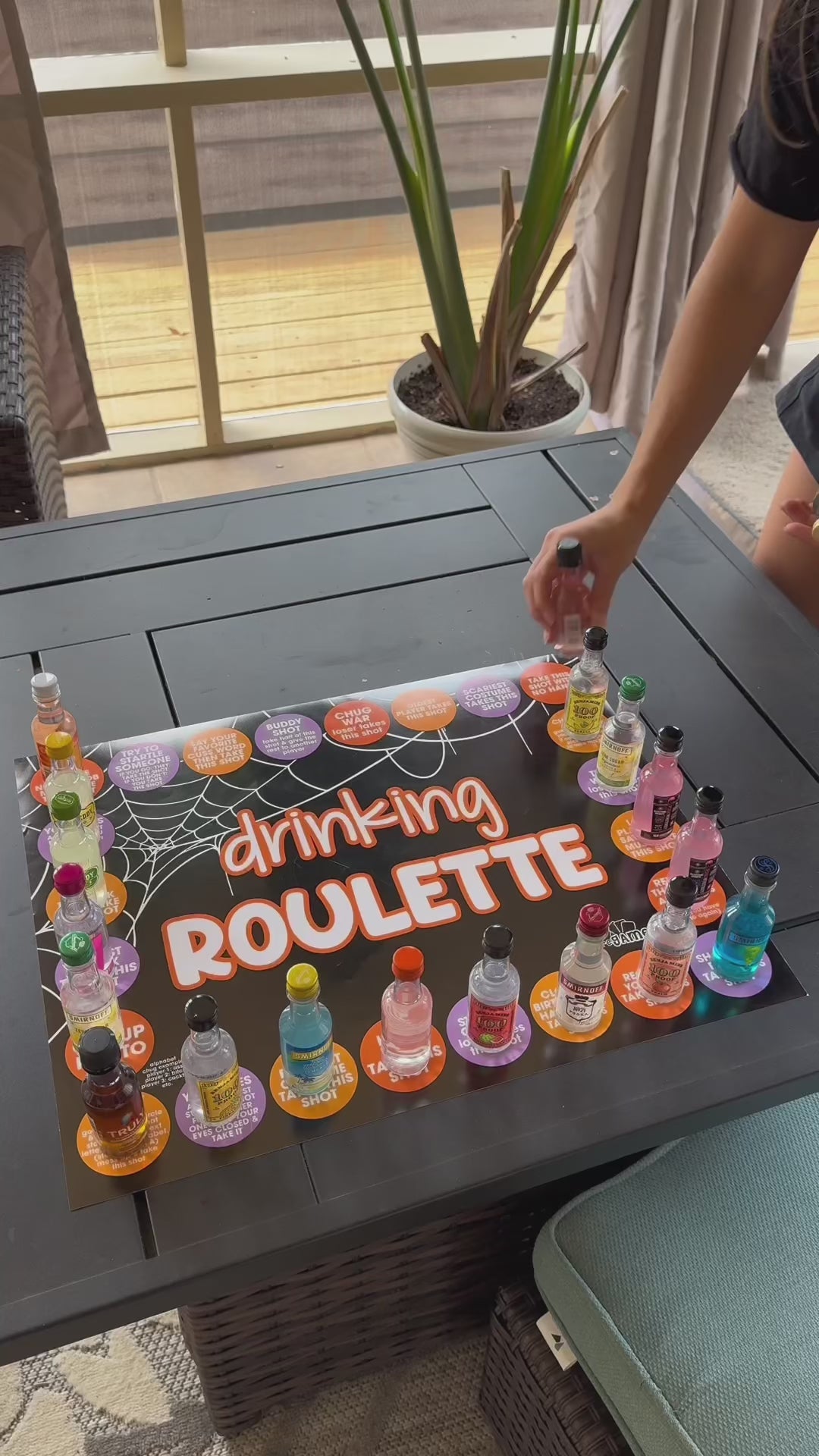 HALLOWEEN DRINKING ROULETTE | Shots & Challenges
